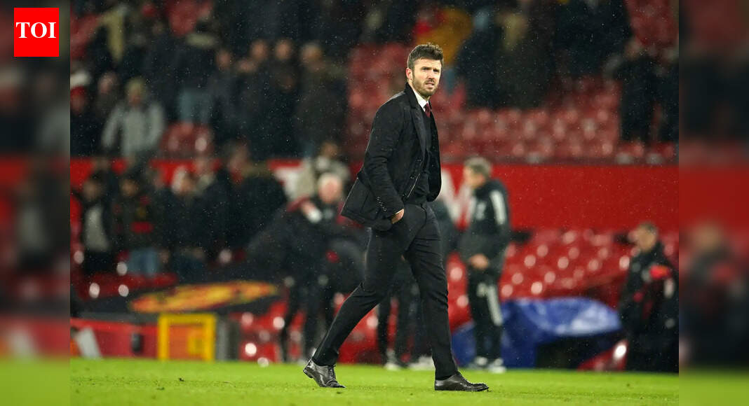 Michael Carrick given Manchester derby baptism of fire, Frank in the firing line