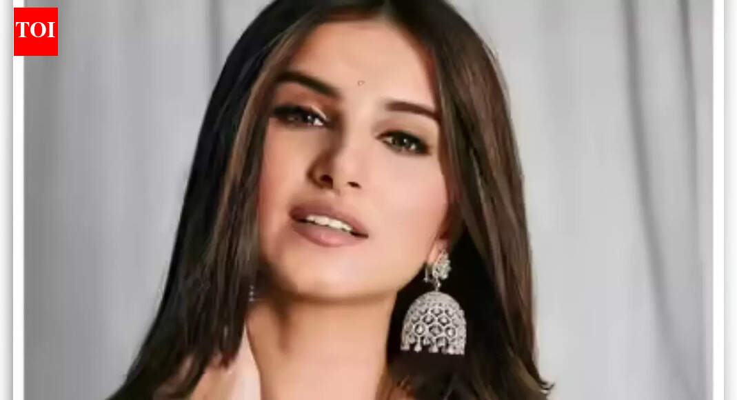 'Toxic' actressTara Sutaria steps out alone; avoids paparazzi at airport amid breakup rumors with Veer Pahariya