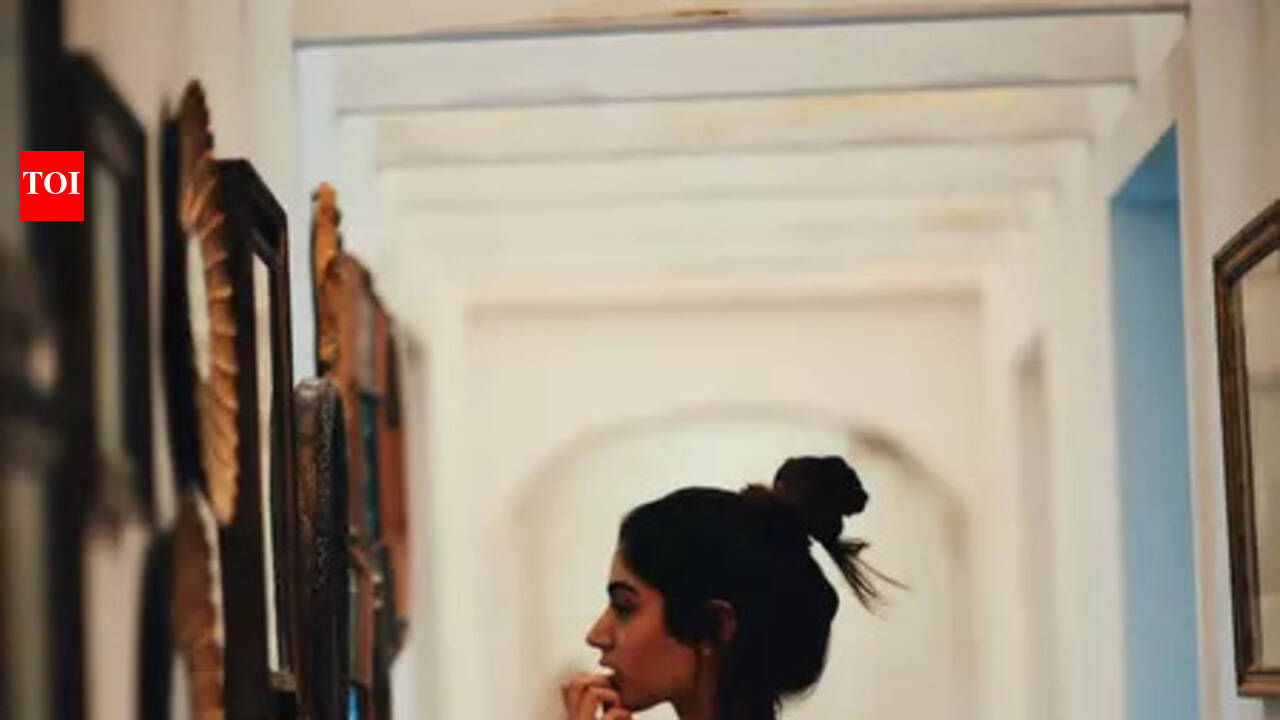 ‘Why Is Everyone Doing This?’ is Janhvi Kapoor’s reaction as Khushi Kapoor follows social media trend