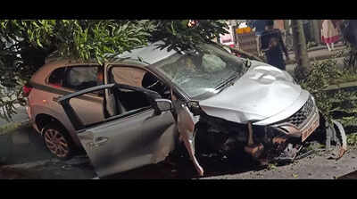 Close shave for 4 on late-night joyride as car crashes into Salt Lake median