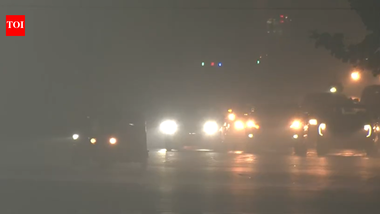 'Very poor' AQI: Thick smog engulfs Delhi; Stage-III GRAP restrictions return