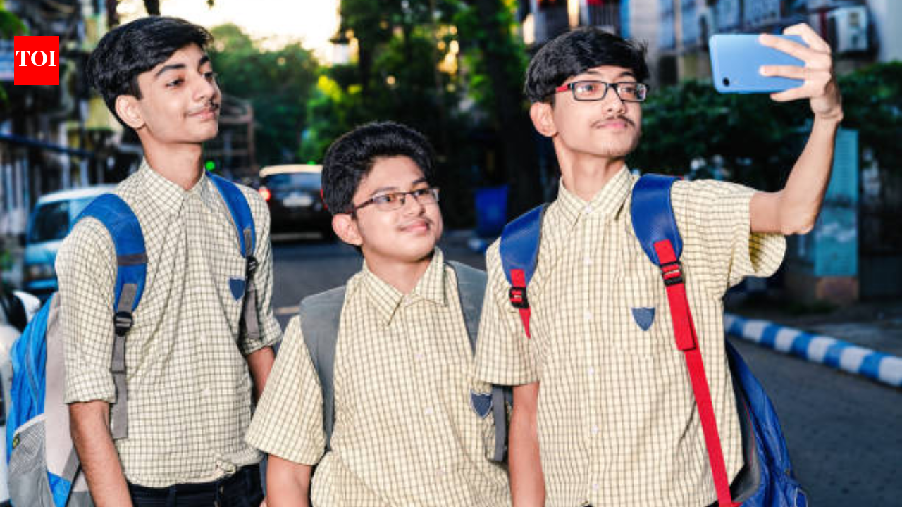 Should mobile phones be banned in schools?