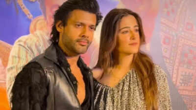 Newlyweds Nupur Sanon and Stebin Ben shine at ‘Rahu Ketu’ screening - Watch