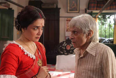 An elderly life caught between real struggles and reel popularity