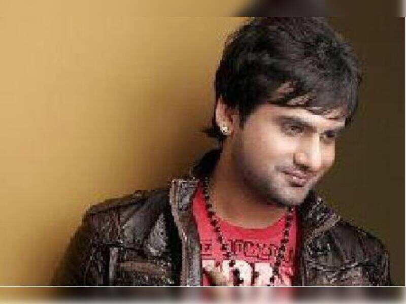 Harshit Saxena rocks in 'A Hate Story' | Hindi Movie News - Times of India