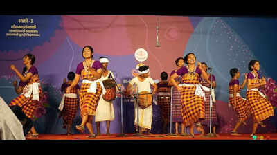 Kerala School Arts Fest: Irula Nritham strikes a chord at Thekkinkaadu Maidan