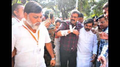 Former mayor & Sena corporator booked for assaulting police at vote counting centre in Sambhajinagar