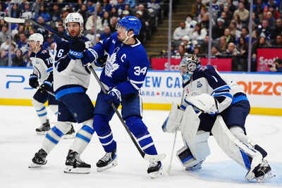  Winnipeg Jets defenseman Colin Miller out week-to-week following knee surgery