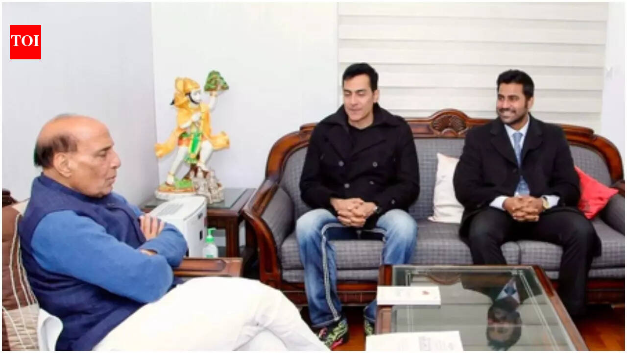 Sudhanshu Pandey admires Rajnath Singh's farsightedness as he meets the Defense Minister