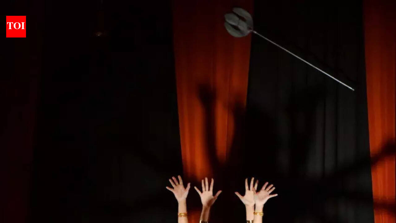 Classical dance performance brings performers across age groups together in Kolkata