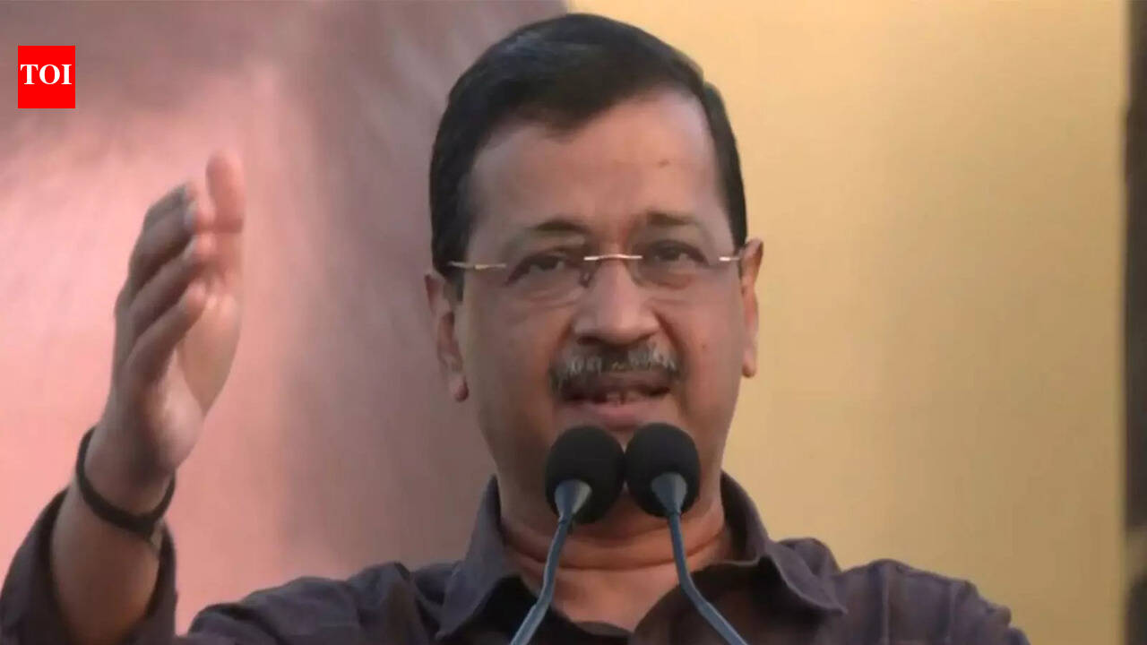 'Must take pledge to end hooliganism in Gujarat': Arvind Kejriwal at regional booth worker conference