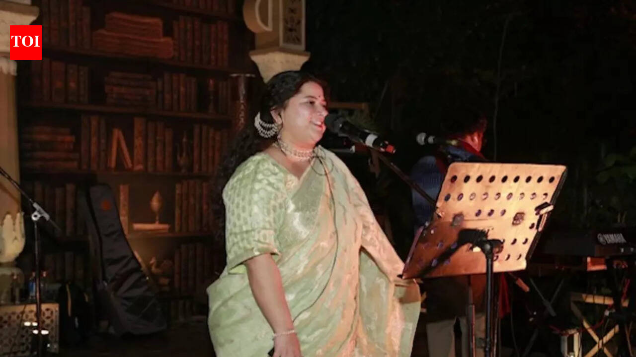 Ghazals, food, conversations: Pink City's gliterrati's evening out