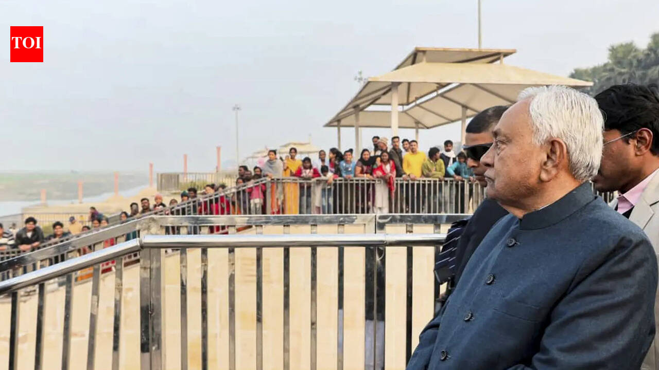 CM inspects ghat in Bakhtiyarpur