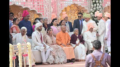 CM Yogi, ex-President Kovind attend Sachan daughter's wedding in Kanpur