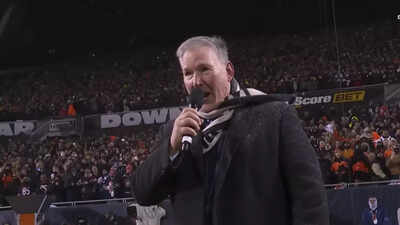 Jim Cornelison ignites Soldier Field as his powerful national anthem sends Bears fans into instant frenzy