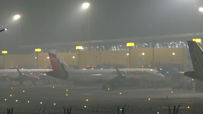 Delhi chokes again: AQI 'severe' at 418; flights ops hit due to dense fog
