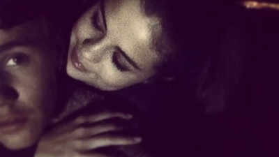 Justin Bieber LIKES 2016 post of him KISSING Selena Gomez; sparks fan frenzy on social media