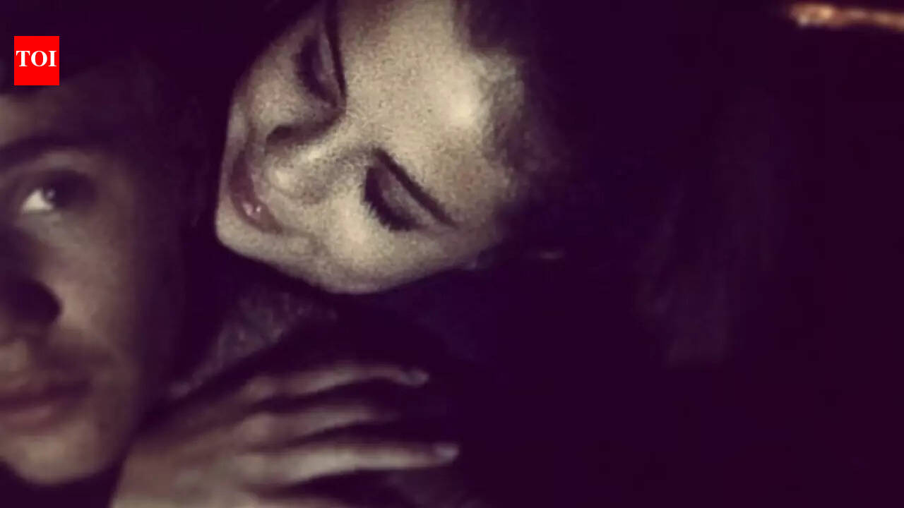 Justin Bieber LIKES 2016 post of him KISSING Selena Gomez; sparks fan frenzy on social media