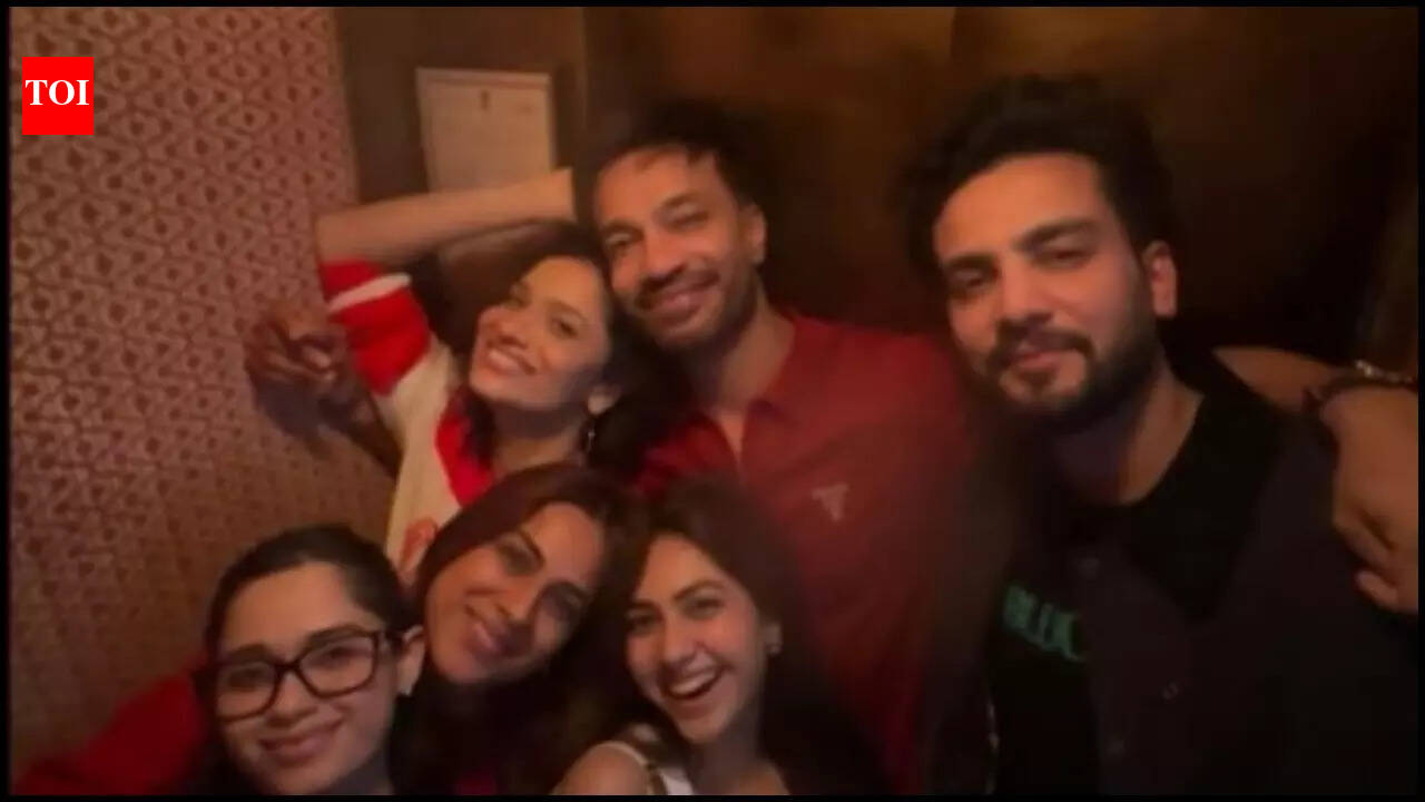 Nia Sharma shares elevator selfie with Ankita Lokhande, Elvish Yadav, Jannat Zubair: '3 saal ho gaye'