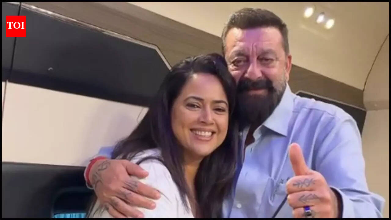 Sameera Reddy reunites with her 'Musafir' co-star Sanjay Dutt