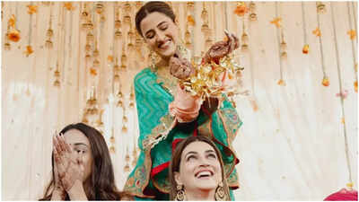 Nupur Sanon's kaleera falls on Kriti Sanon at choora ceremony in NEW photos from Udaipur wedding festivities with Stebin Ben
