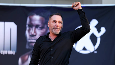Oscar De La Hoya shares sharp loyalty message as Vergil Ortiz Jr files lawsuit over stalled fight against Jaron “Boots” Ennis