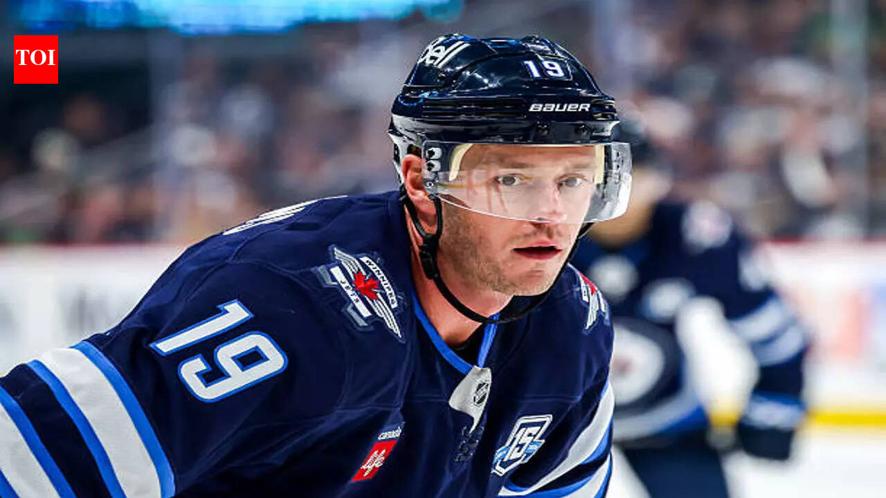 Jonathan Toews to face Blackhawks at United Center in emotional first return since Chicago exit