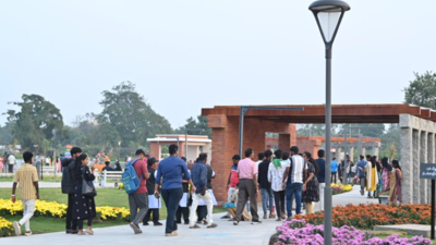 More than one lakh people visited Semmozhi Park in four days