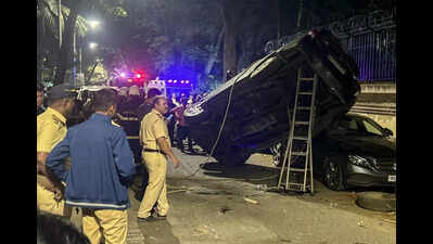Mumbai pile-up: Juhu police register FIR against Mercedes driver