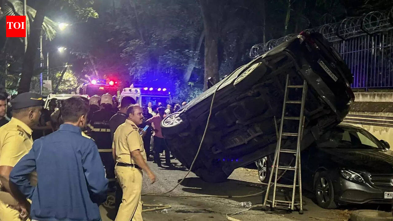 Mumbai pile-up: Juhu police register FIR against Mercedes driver