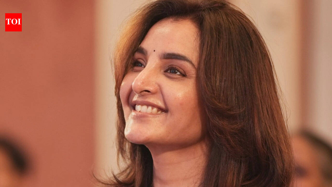 Manju Warrier's Empowering Message on Women's Independence at Kerala Women's Commission