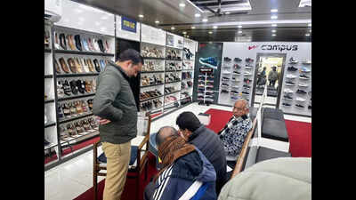 100m from police stn, thieves escape with 2.5L from Gzb shop