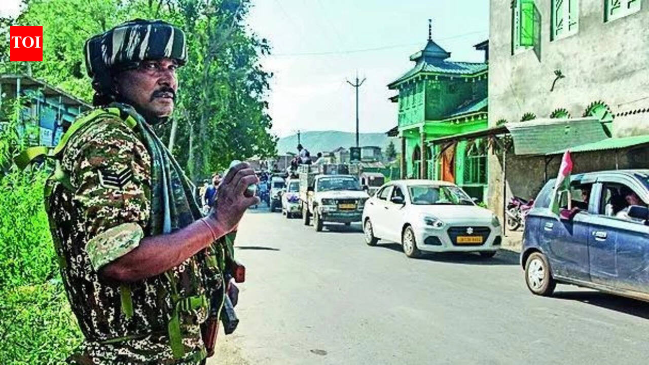 Police summonses to journos a 'new low', say J&amp;K parties