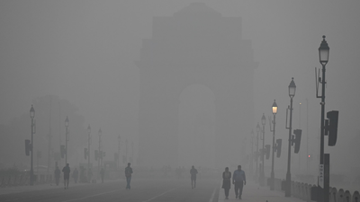 Delhi weather today: Sunny skies, comfortable temperatures; AQI 'severe'
