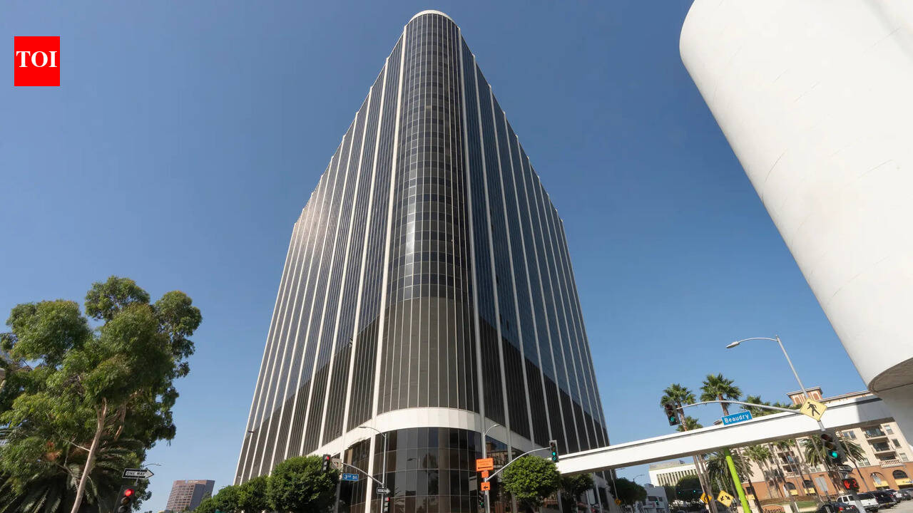 Conservative group sues LA schools, says desegregation policy discriminates against white students