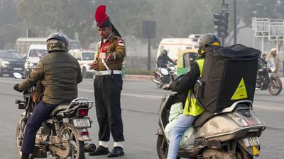 दिल्ली ट्रैफिक पुलिस की हाई-टेक तैयारी: AI वीडियो, स्मार्ट पार्किंग और कार-कॉलिंग सिस्टम से गणतंत्र दिवस मैनेजमेंट