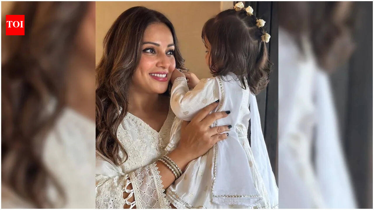 Bipasha Basu gets angry at Paparazzi, shields Devi's face during Bandra outing