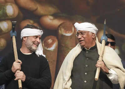  Rahul Gandhi urges 'poor' to unite against VB-G RAM G Act; links it to repealed farm laws
