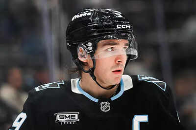 Clayton Keller's two crucial goals push Utah Mammoths to comeback win over Philadelphia Flyers