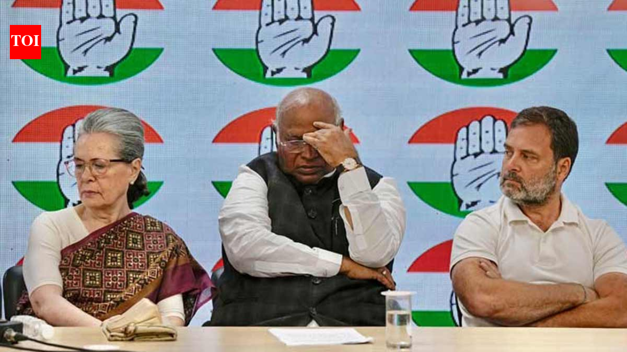 Don't air internal issues in public: Congress warns Punjab leaders; no 'group activity' to be tolerated