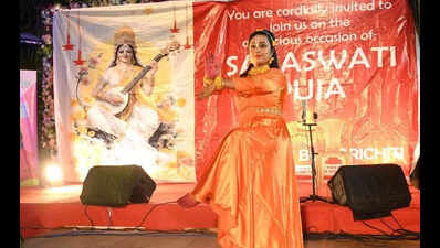 Saraswati Puja celebrations expand into Pune’s housing societies