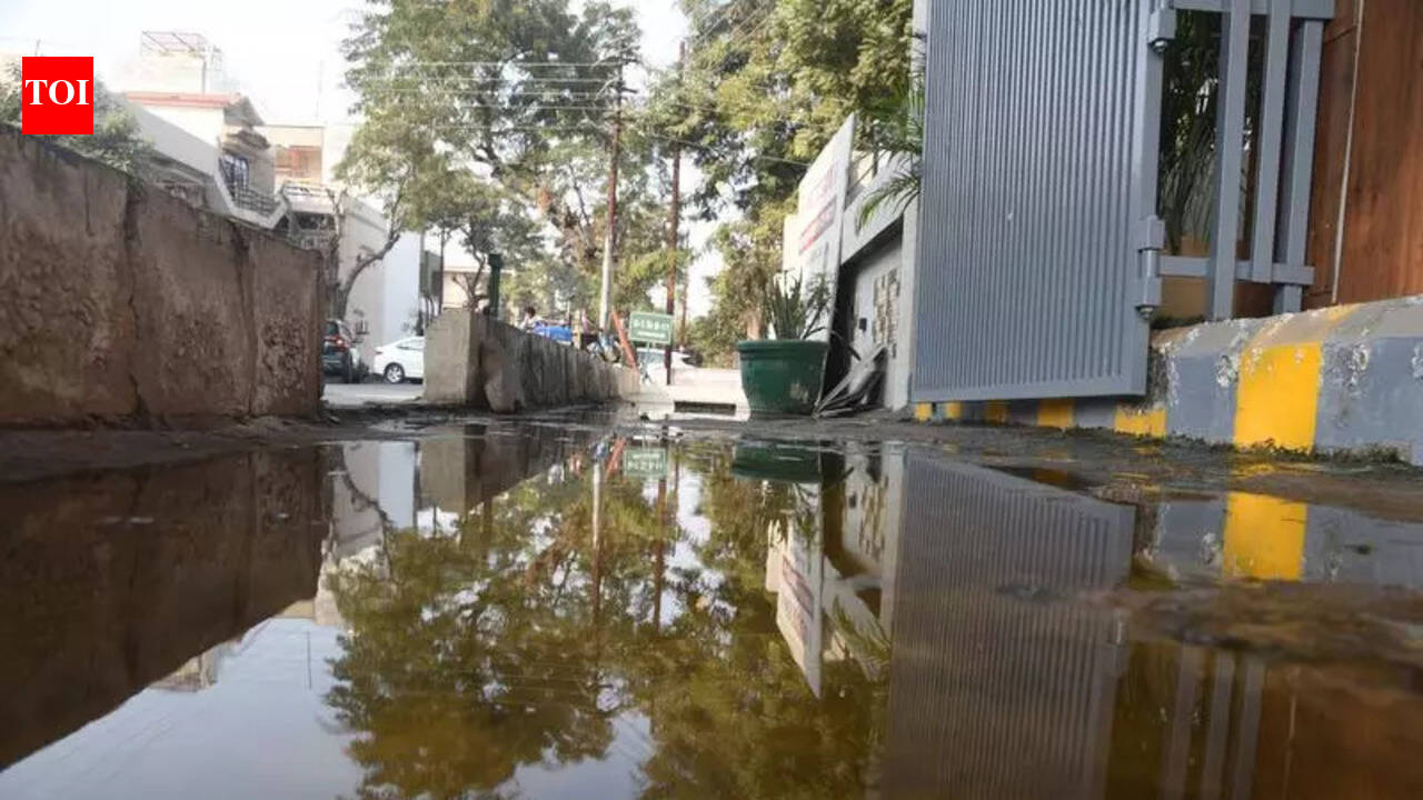 Sewage pipe broke a month ago in Noida’s Sector 55, roads here still filled with muck