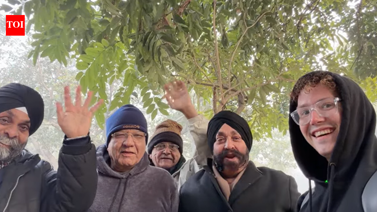 Delhi men invite US vlogger for chai on a cold winter morning: “Welcomed me like family,” says the vlogger