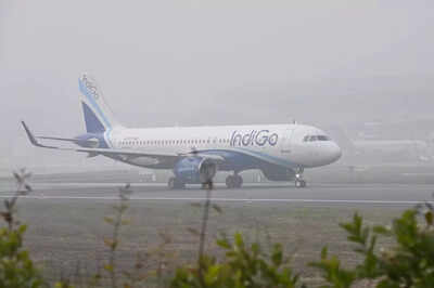 Srinagar snowfall disrupts flight services; IndiGo issues advisory