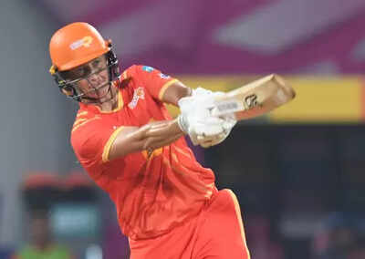  Devine’s allround show helps Giants stage a comeback win