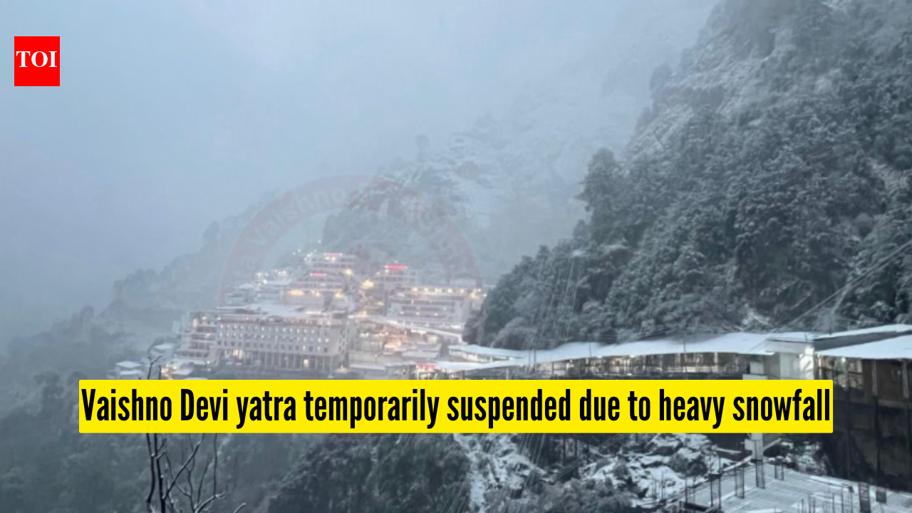 Vaishno Devi yatra temporarily suspended due to heavy snowfall; chopper services also hit