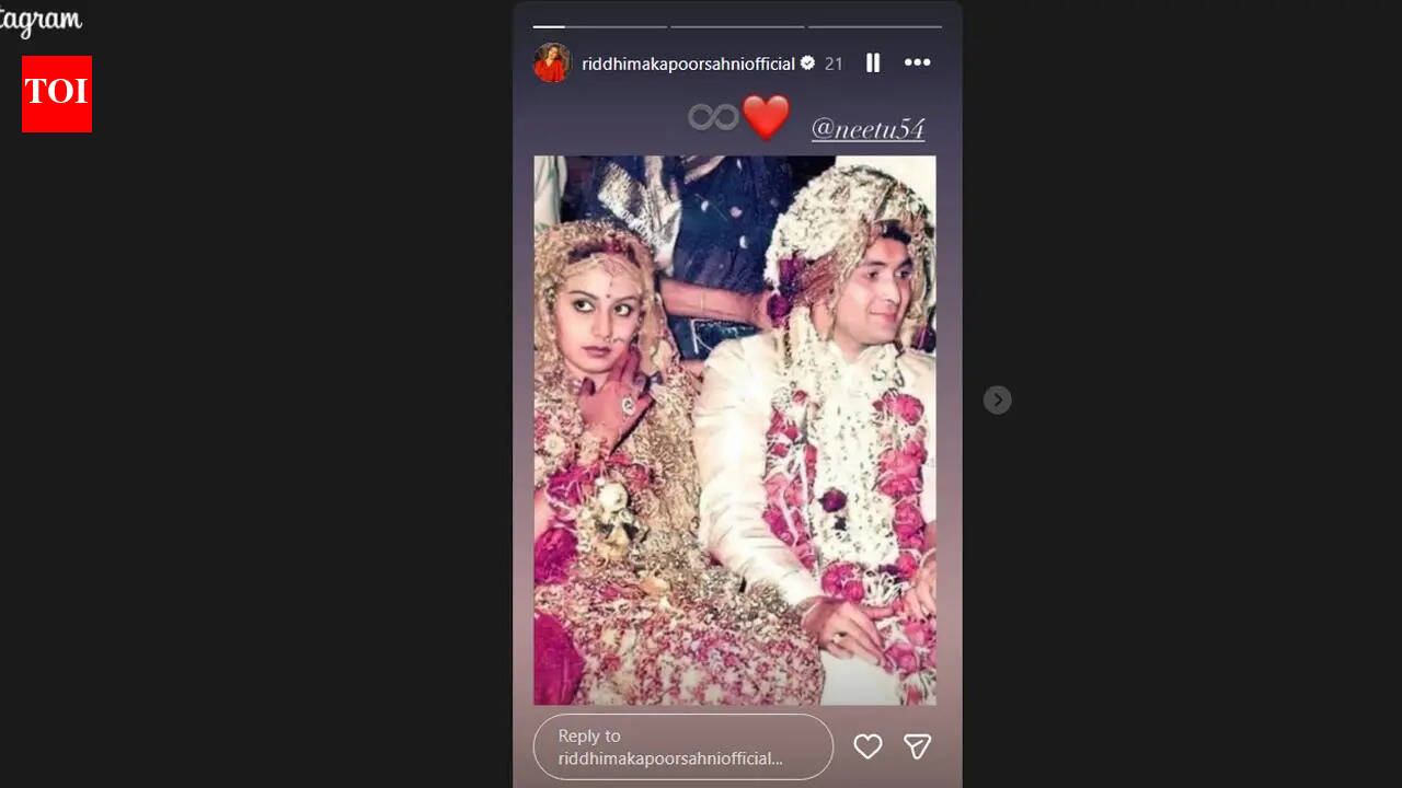 Riddhima Kapoor posts throwback photo of Neetu Kapoor, late Rishi Kapoor calling it 'eternal love'