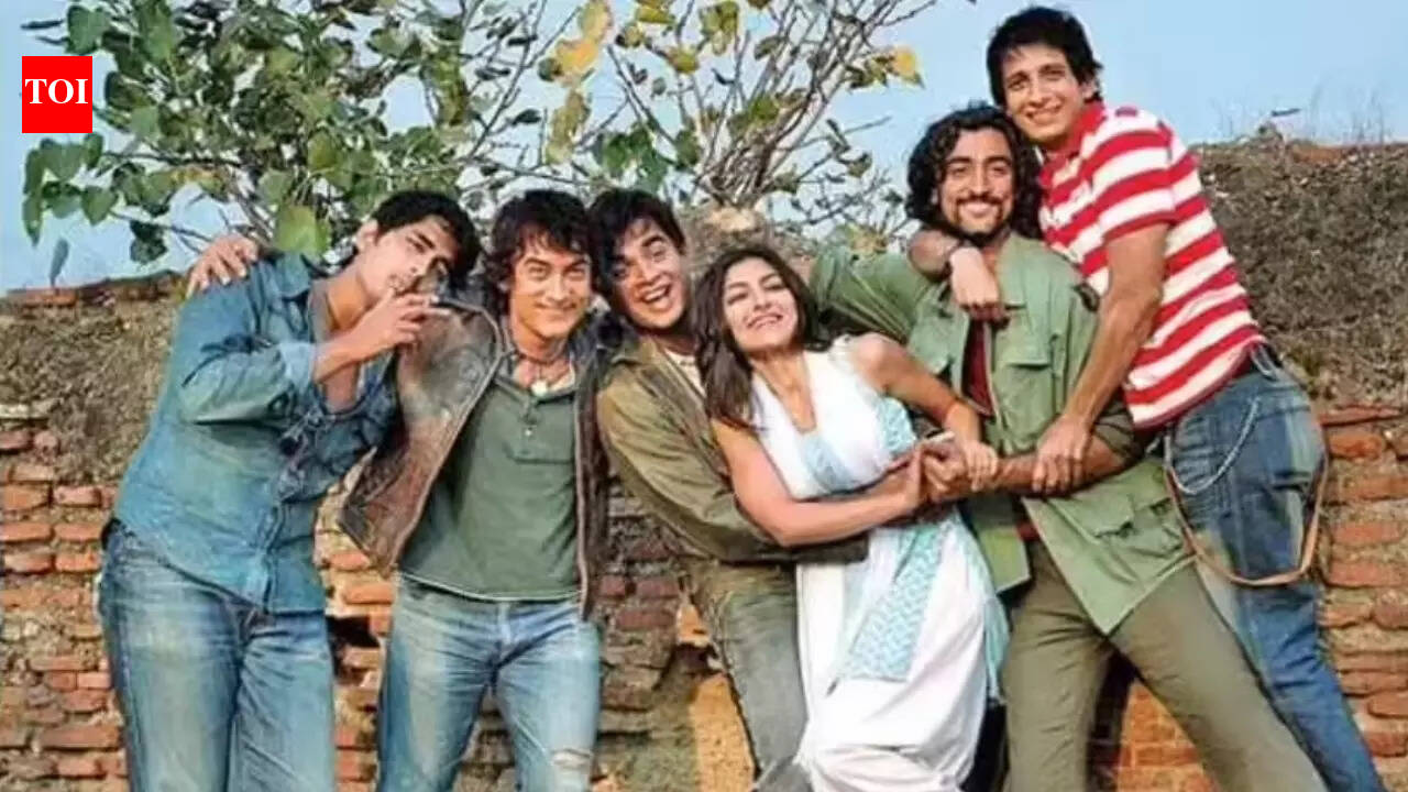 Bhagat Singh, Sahir and musings on young India: Rakeysh Omprakash Mehra on 20 years of 'Rang De Basanti'