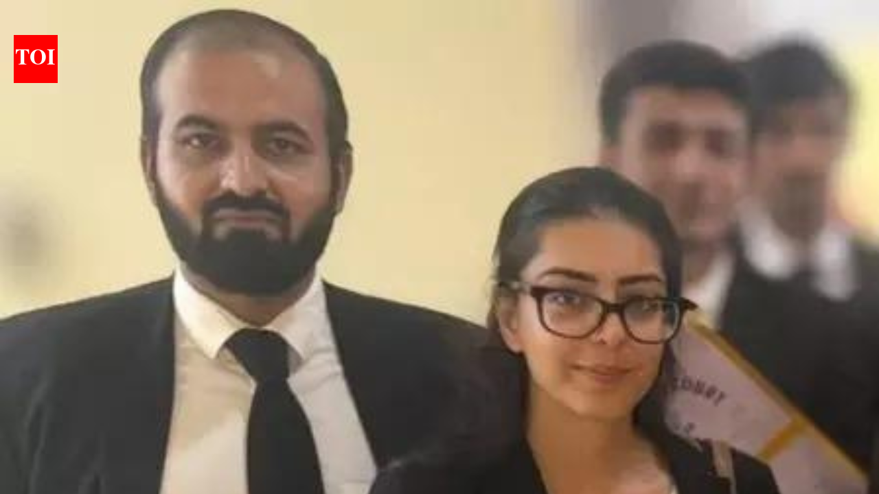 Pakistan cops arrest lawyers over anti-army protests; bar bodies announce strikes