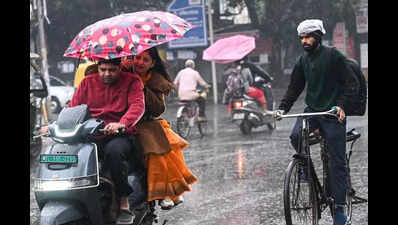 Rain slows traffic at many places, diversions today too for Republic Day rehearsal re-run